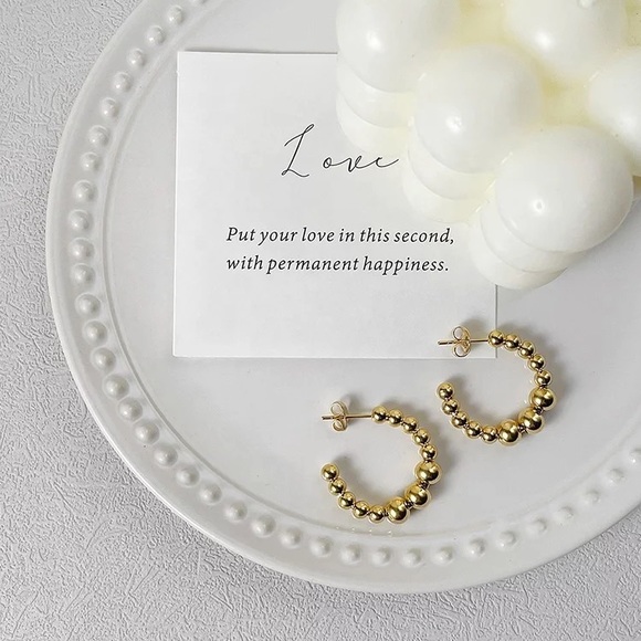 Gold round beads hops earrings - Picture 2 of 5